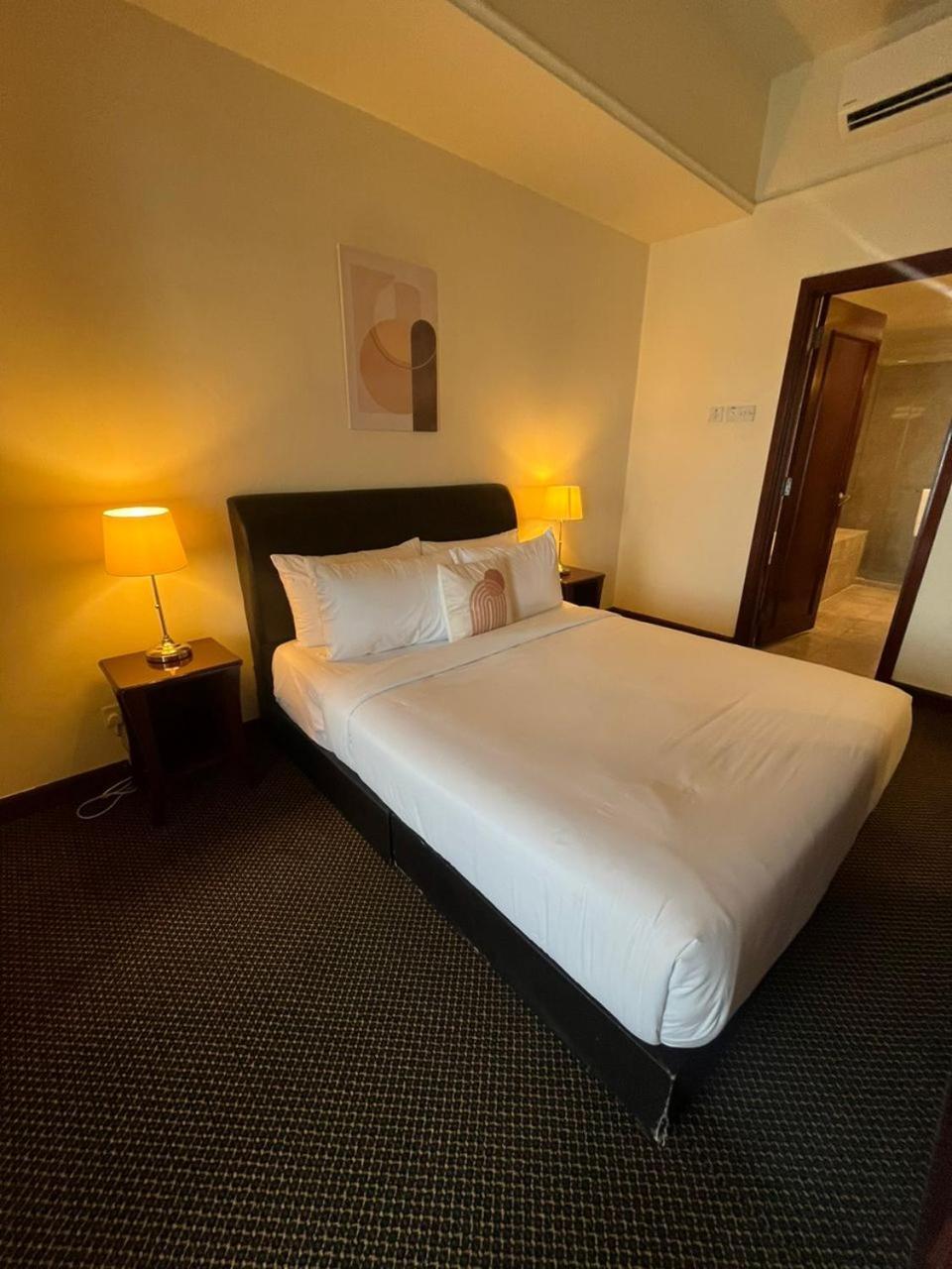 Luxhouz Suites At Times Square Куала Лумпур Екстериор снимка